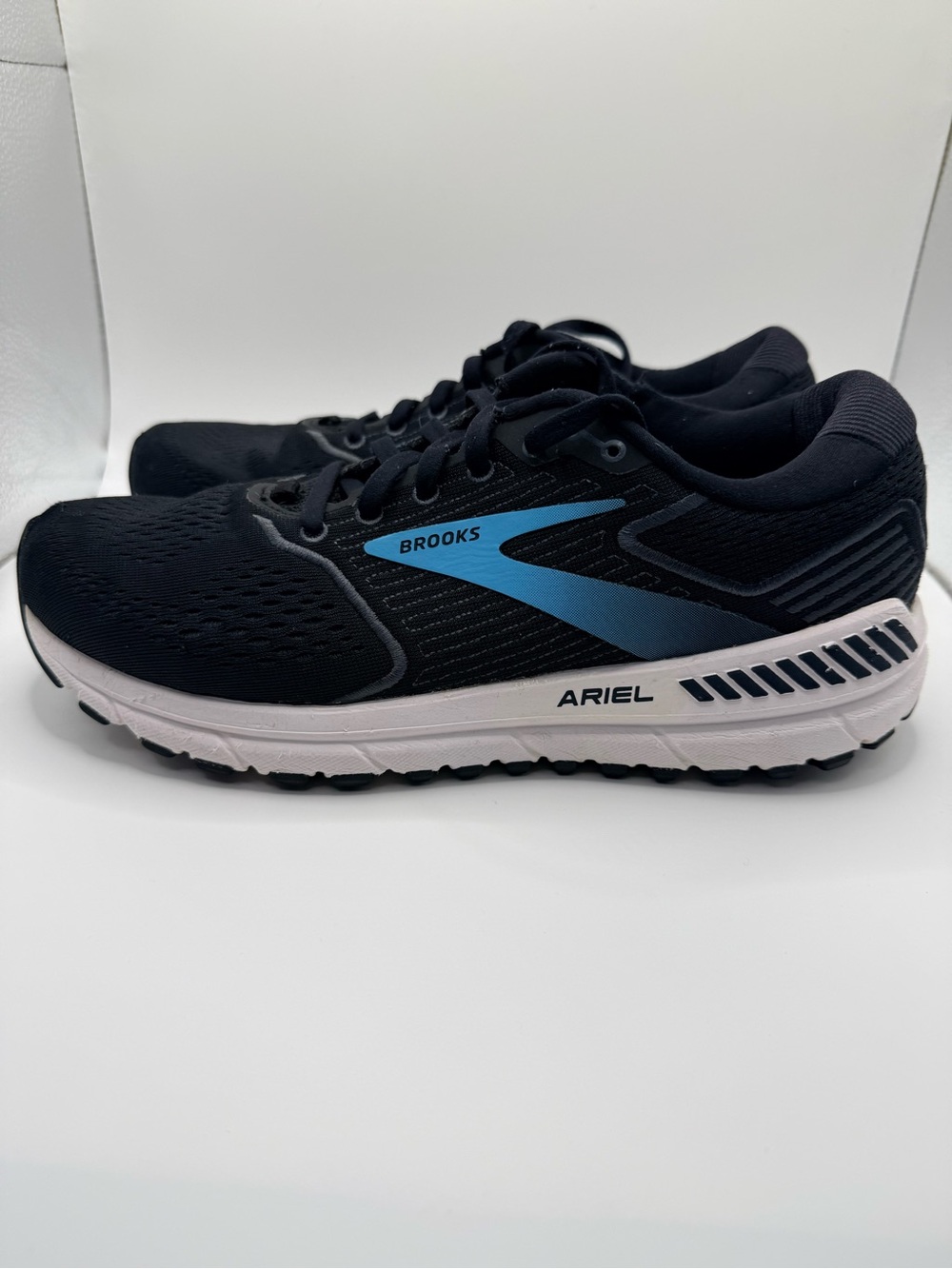 BROOKS Ariel 20 Women's Black Blue Running Walking Athletic Sneakers Sz 10.5